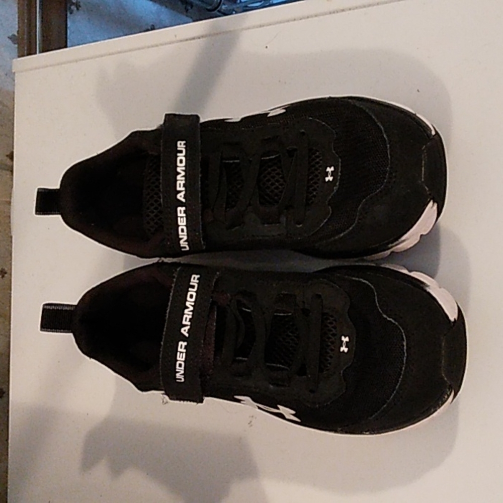 Under Armour Boys size 3Y w/box